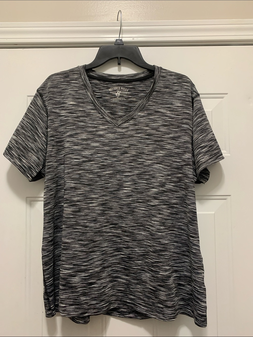 4/$10 Beverly Hills Polo Club Women's Black & Gray Athletic V-Neck Tee Size 2X